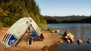 Orange Green Kayaks Shoreline Trillium Lake Mt. Hood Orgon Casca